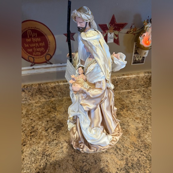 Viral Ross Large Nativity set over 16” tall - Picture 5 of 5